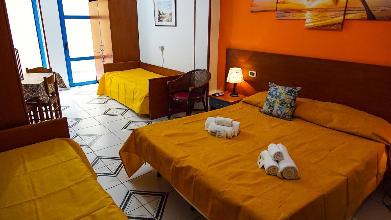 Baia Di Naxos Aparthotel Giardini Naxos Exterior foto