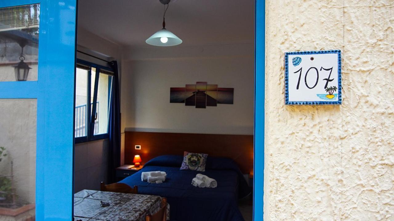 Baia Di Naxos Aparthotel Giardini Naxos Exterior foto