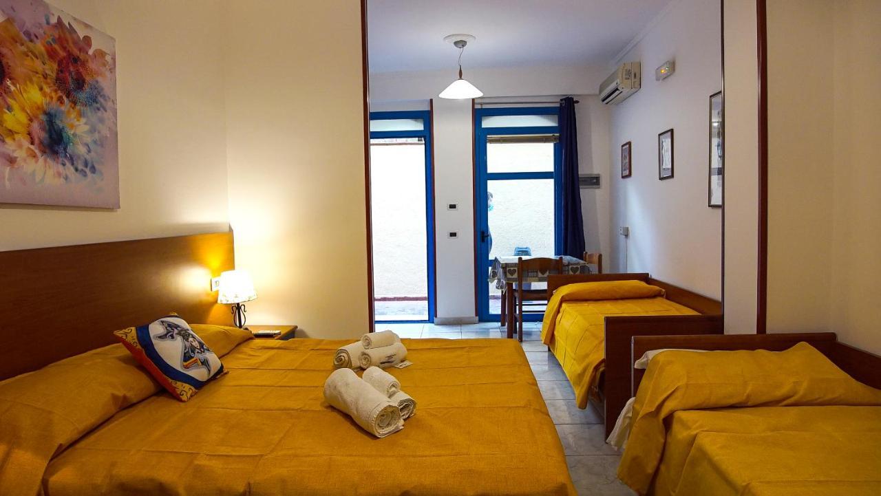 Baia Di Naxos Aparthotel Giardini Naxos Exterior foto